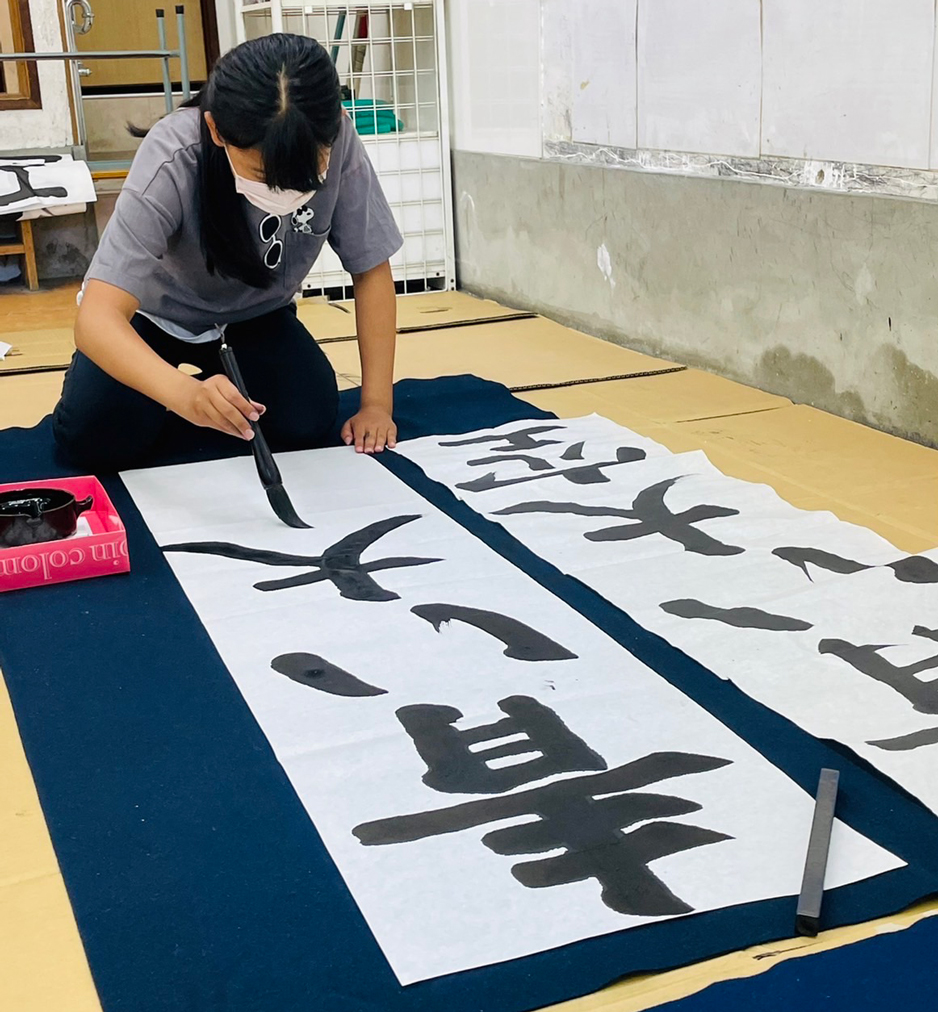 【こども教室  香露書院】夏季 半切大書 特別稽古