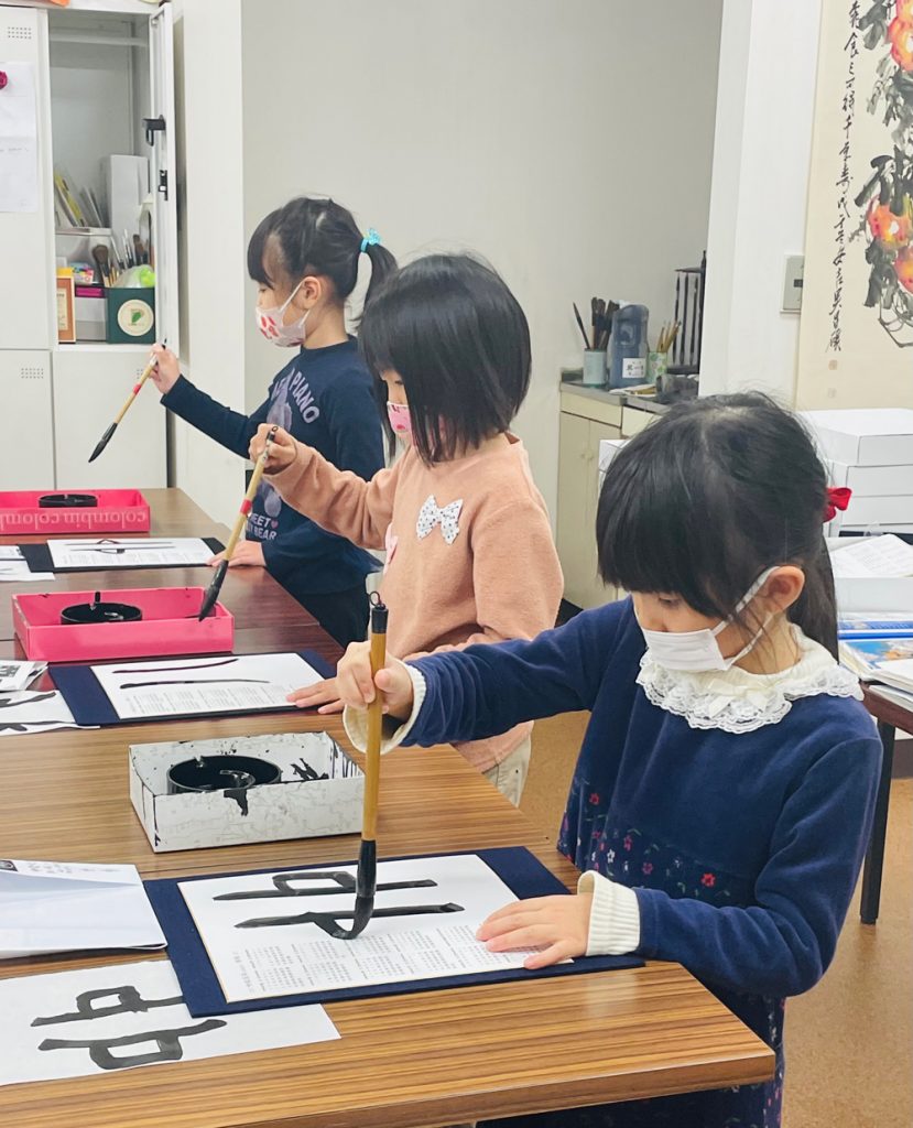 【こども教室 香露書院】「卯」カレンダー揮毫会