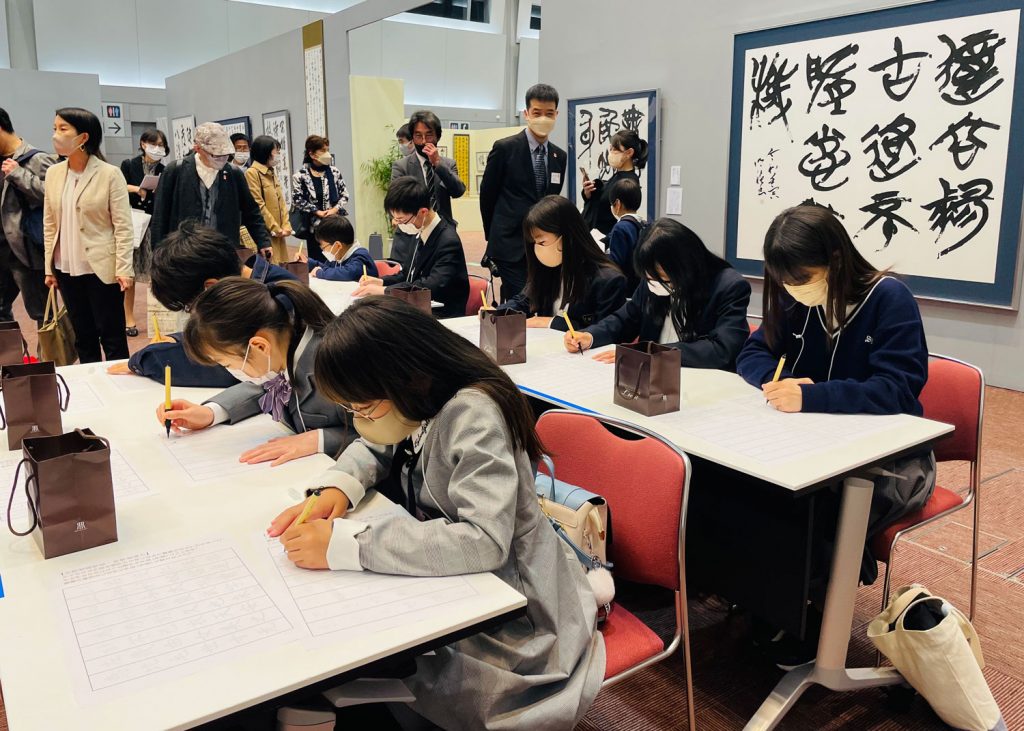 【こども教室 香露書院】日本書芸院役員展 学生特別鑑賞会に参加